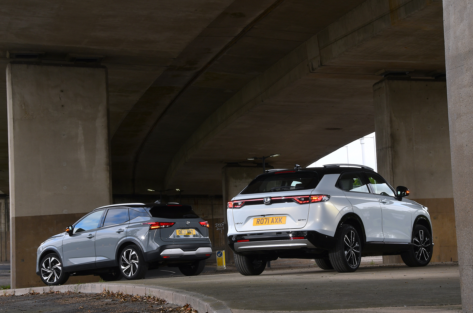 Honda HR-V vs Nissan Qashqai rears