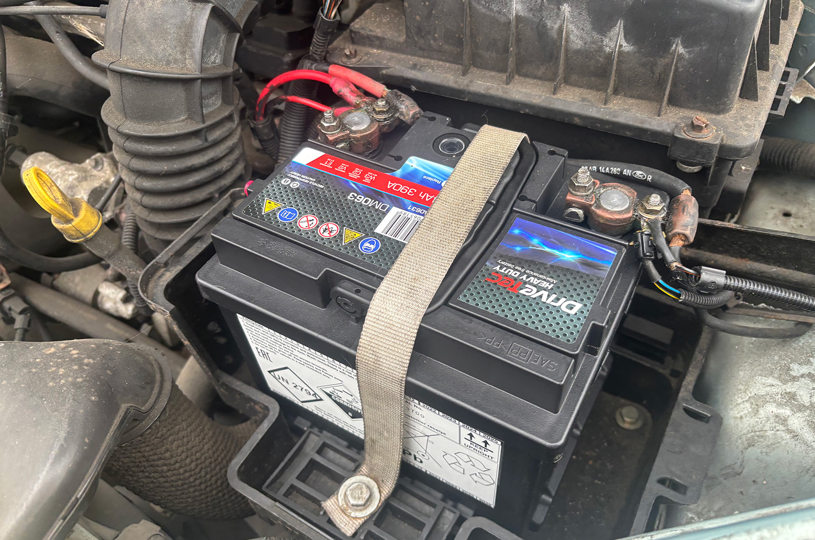 How to charge a car battery