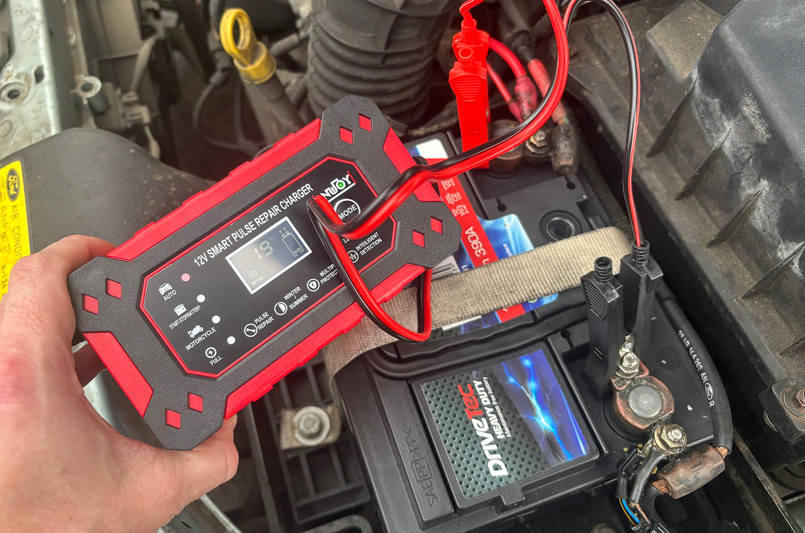 how to use a car battery charger
