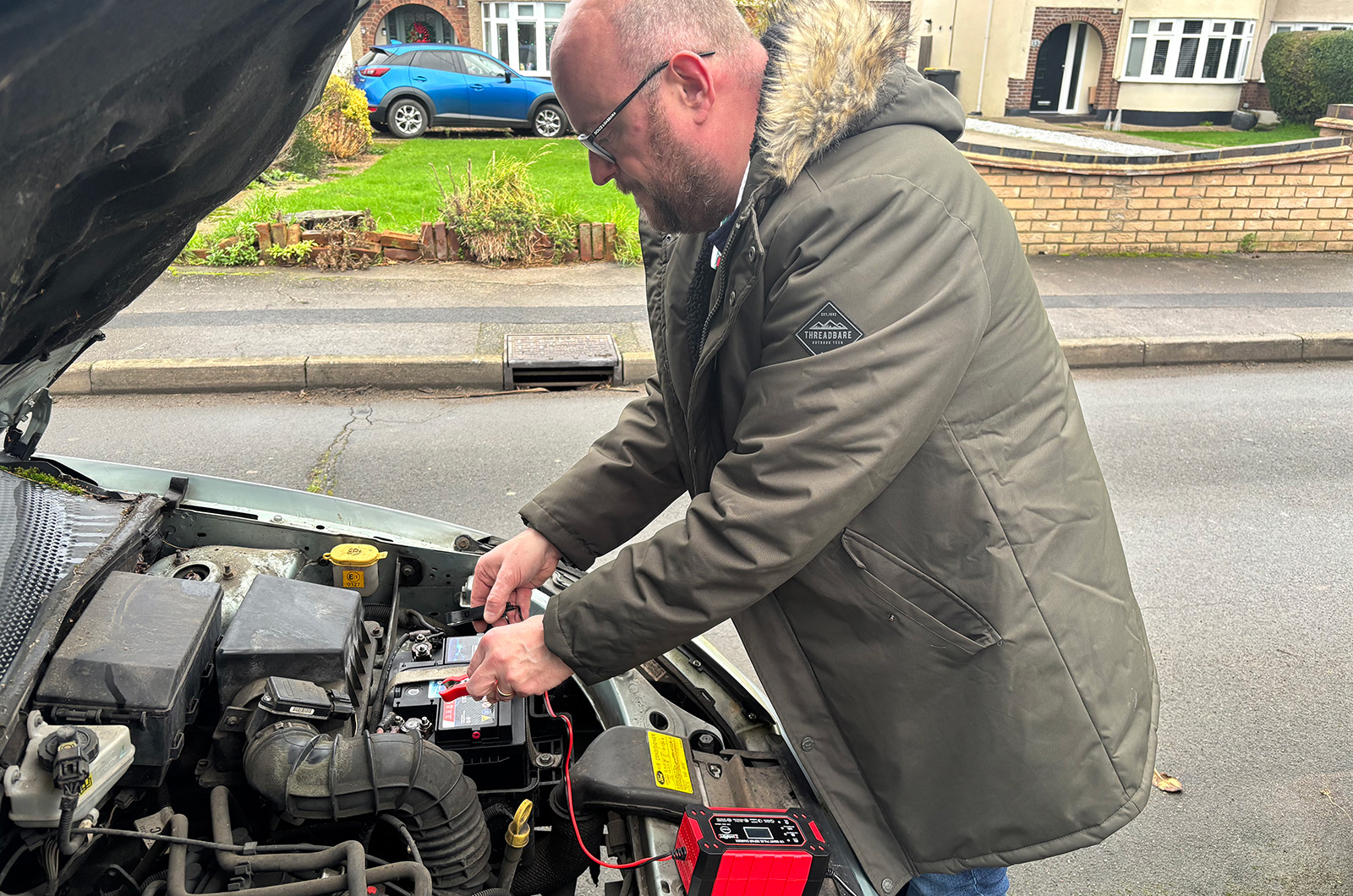 how to charger a car battery