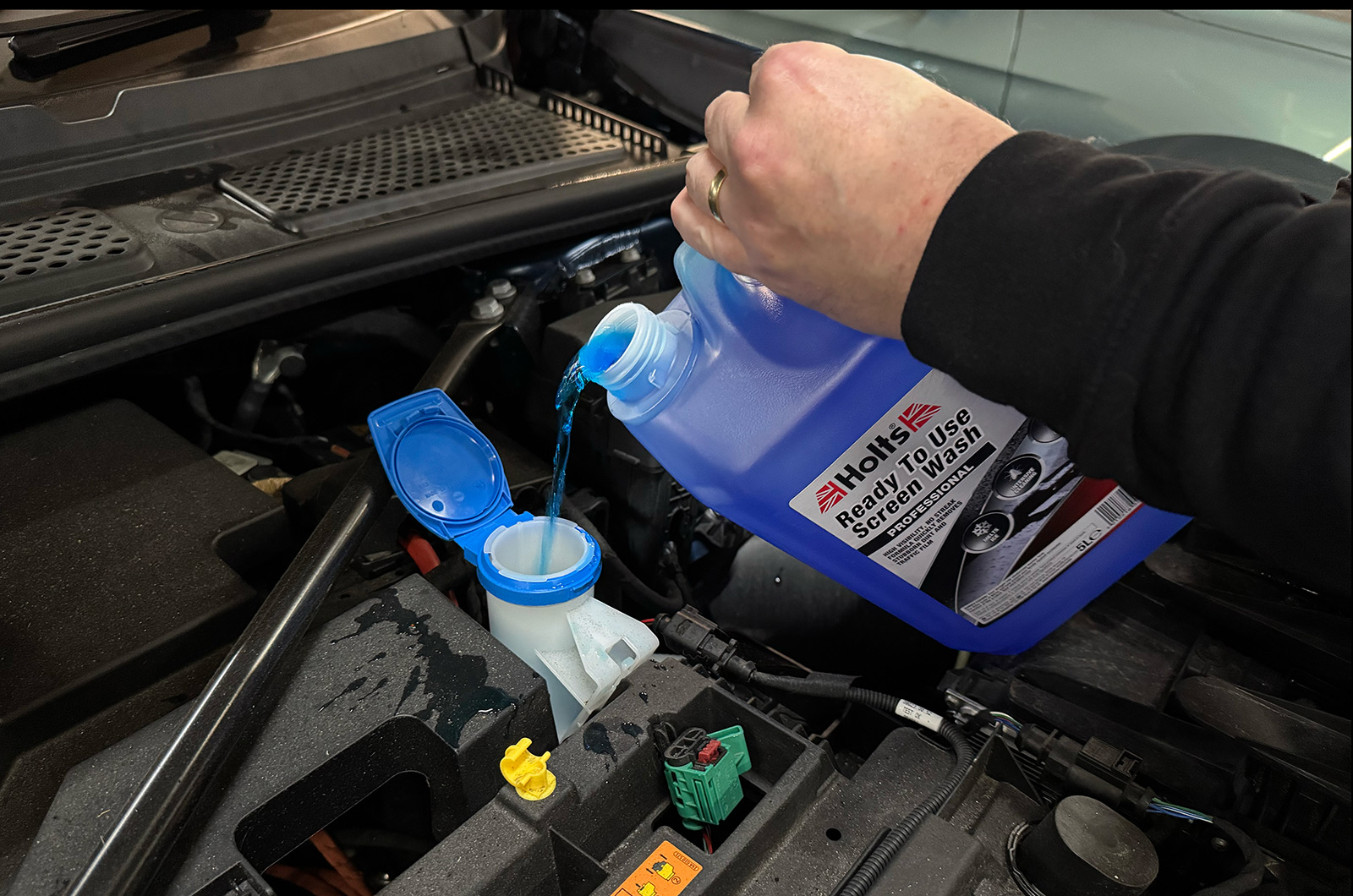 How to refill screenwash