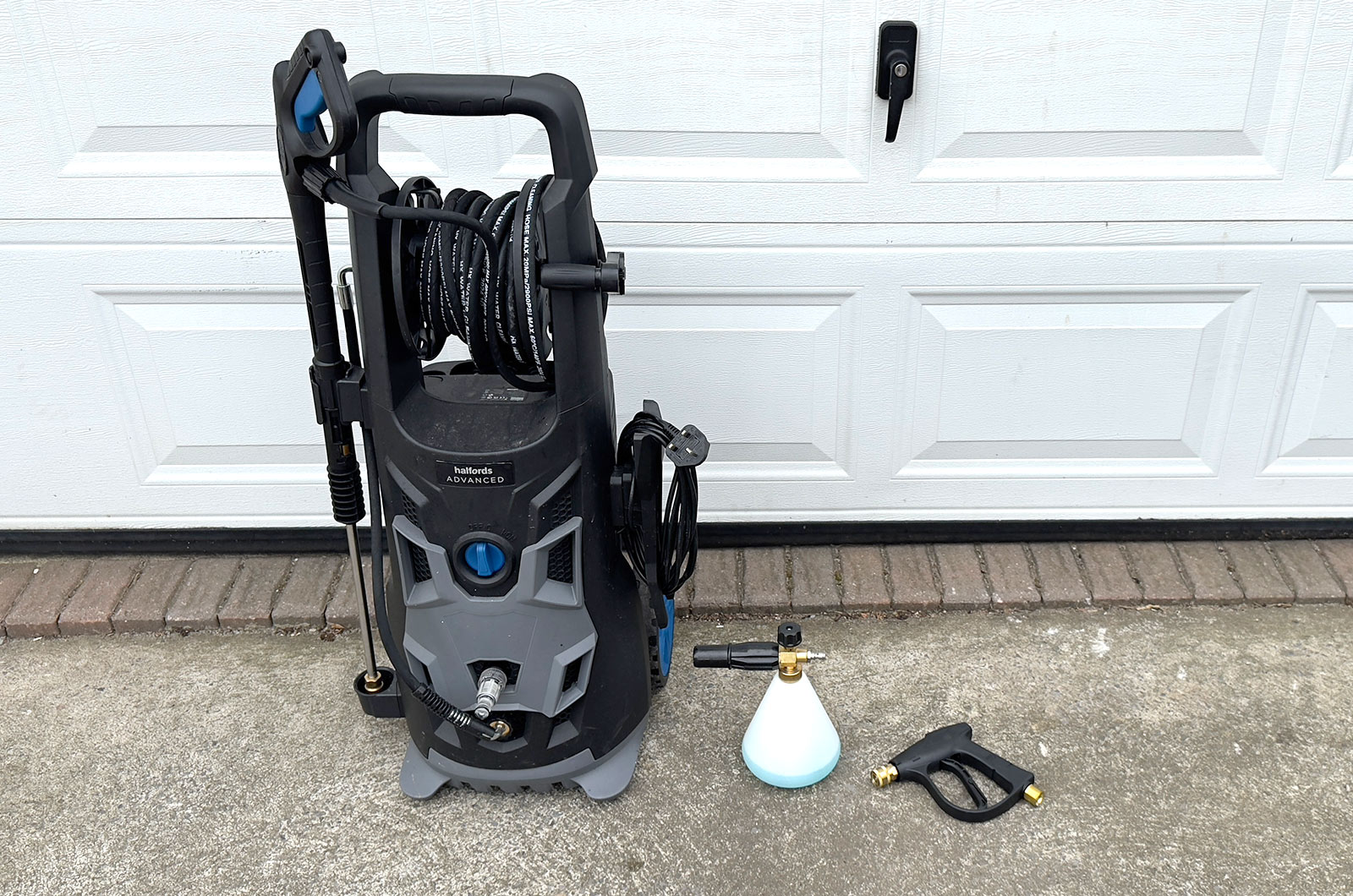 How we test snow foam - pressure washer, snow foam bottle, sprayer
