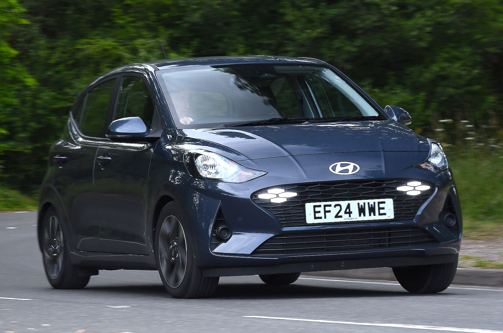 Hyundai i10 front cornering