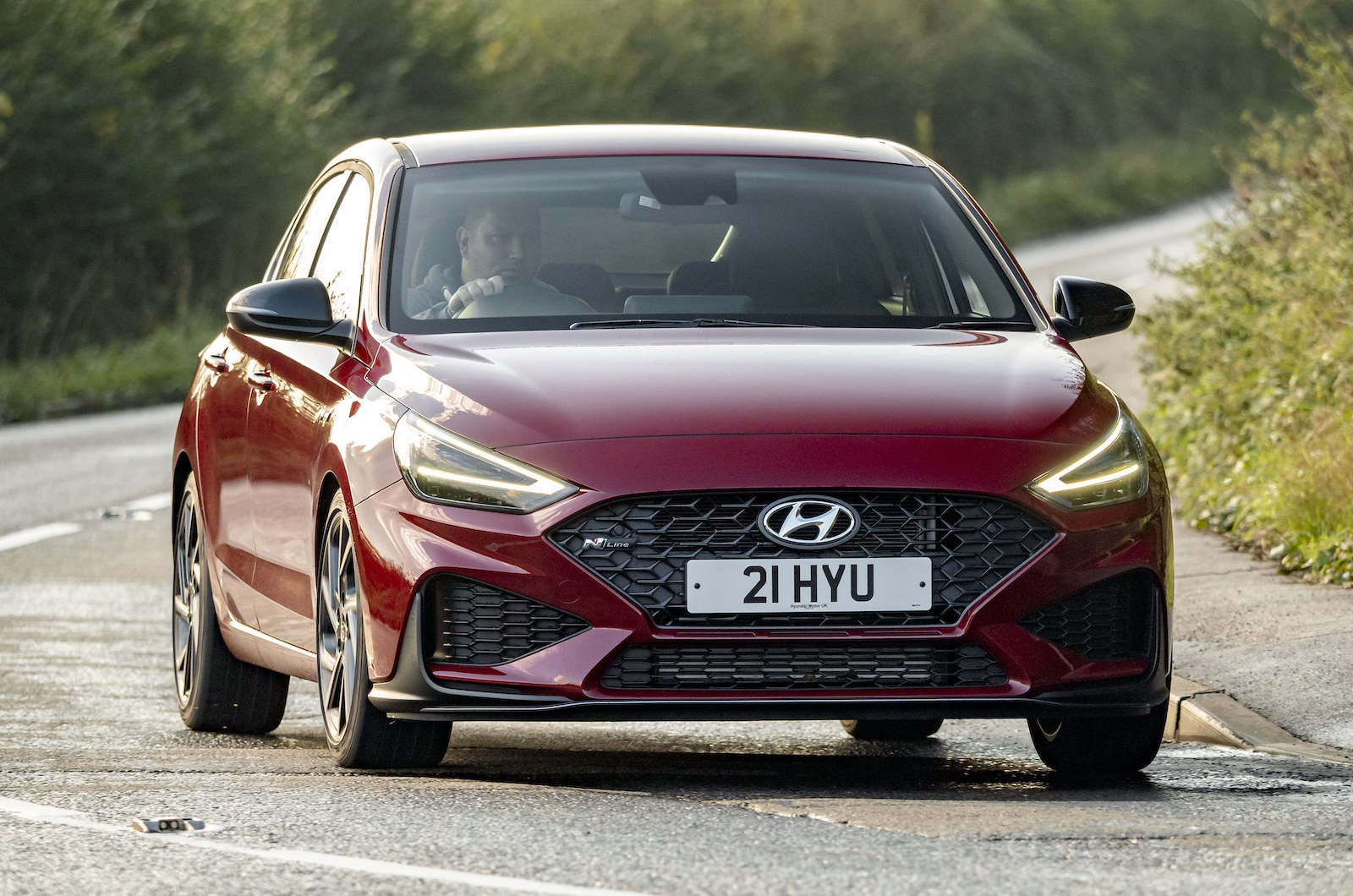 Hyundai i30 Fastback 2022 front cornering