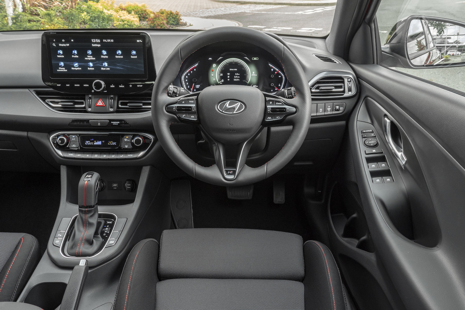 Hyundai i30 Fastback 2022 interior dashboard