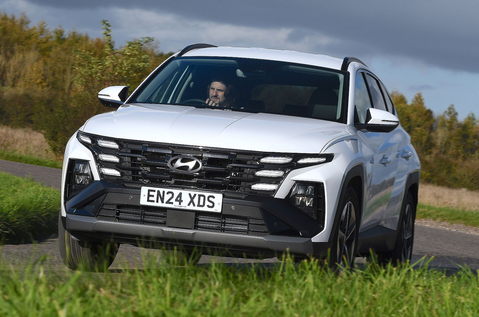 Hyundai Tucson front cornering