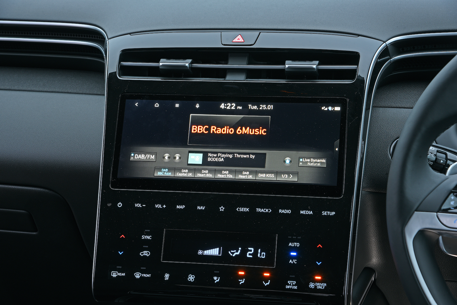 Used Hyundai Tucson 2021-present interior infotainment 