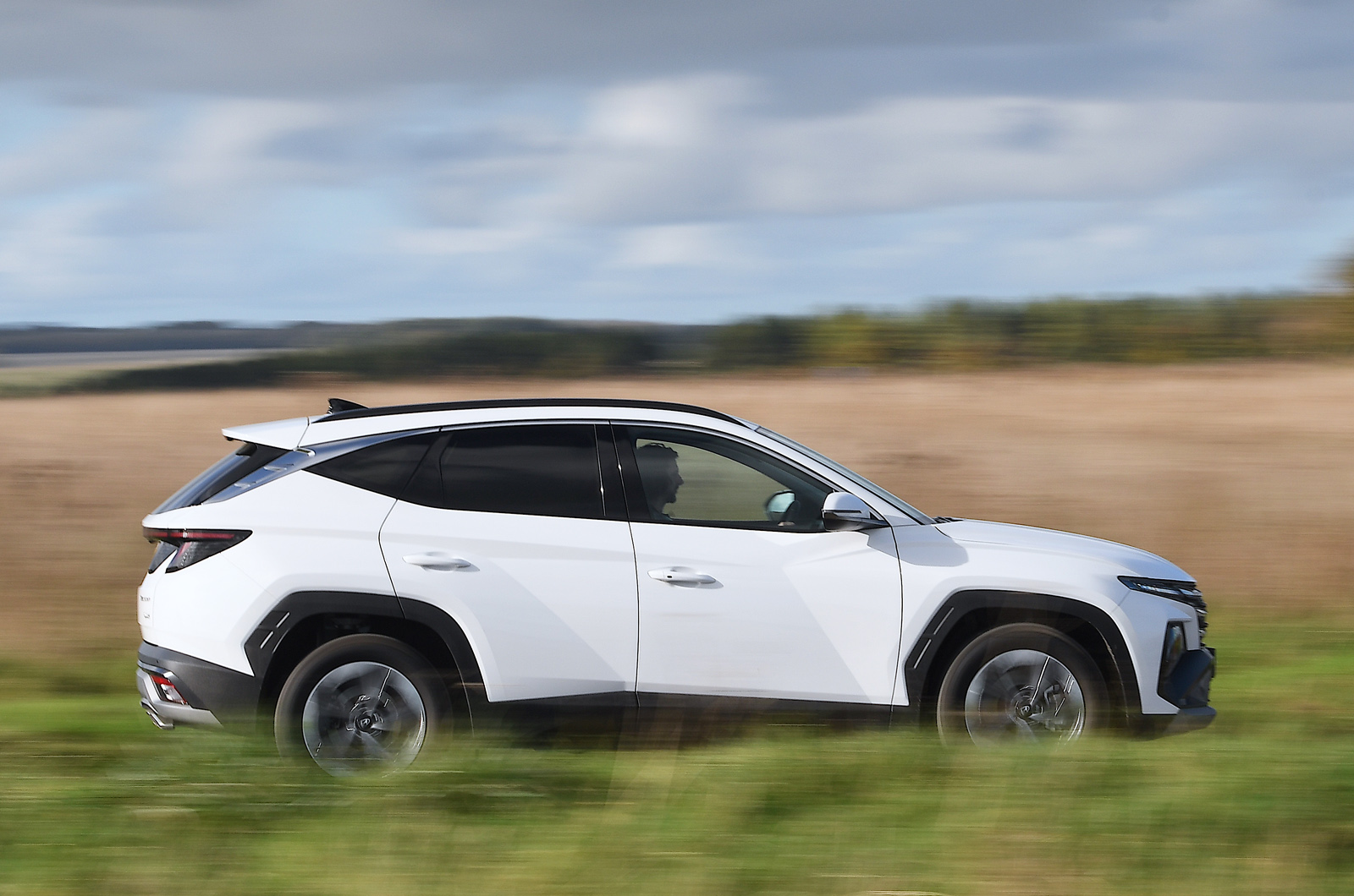 Hyundai Tucson side driving