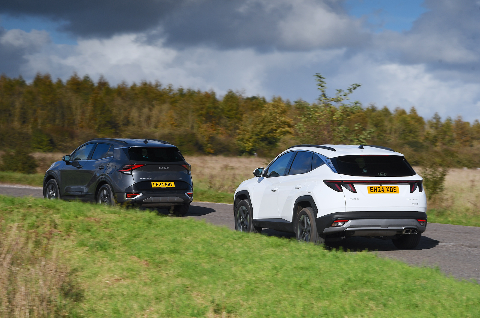 Hyundai Tucson vs Kia Sportage rear driving