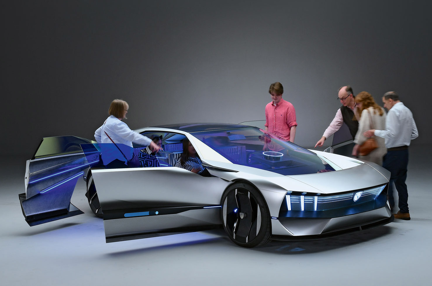 Peugeot Inception reader test team