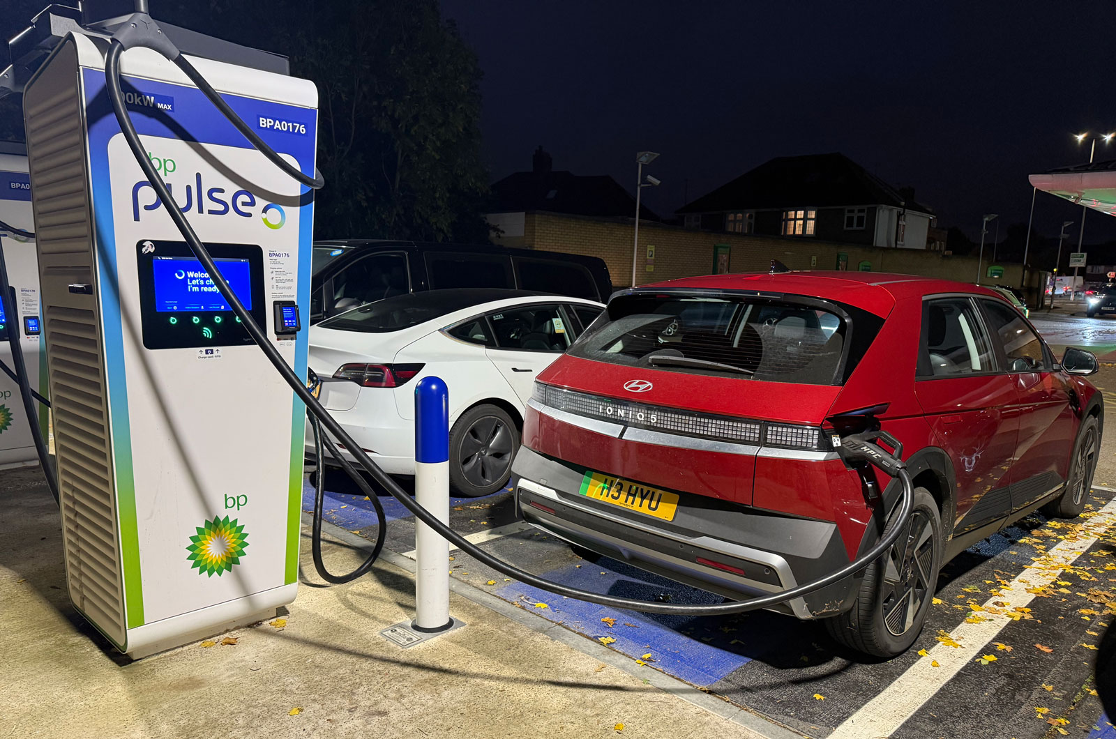 Ioniq-5-at-BP-Pulse-public-EV-charger