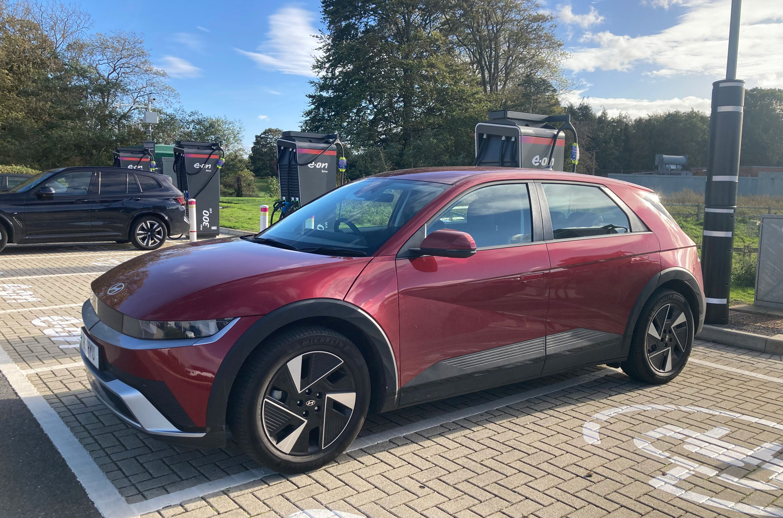 Ioniq-5-at-E.On-public-EV-charger
