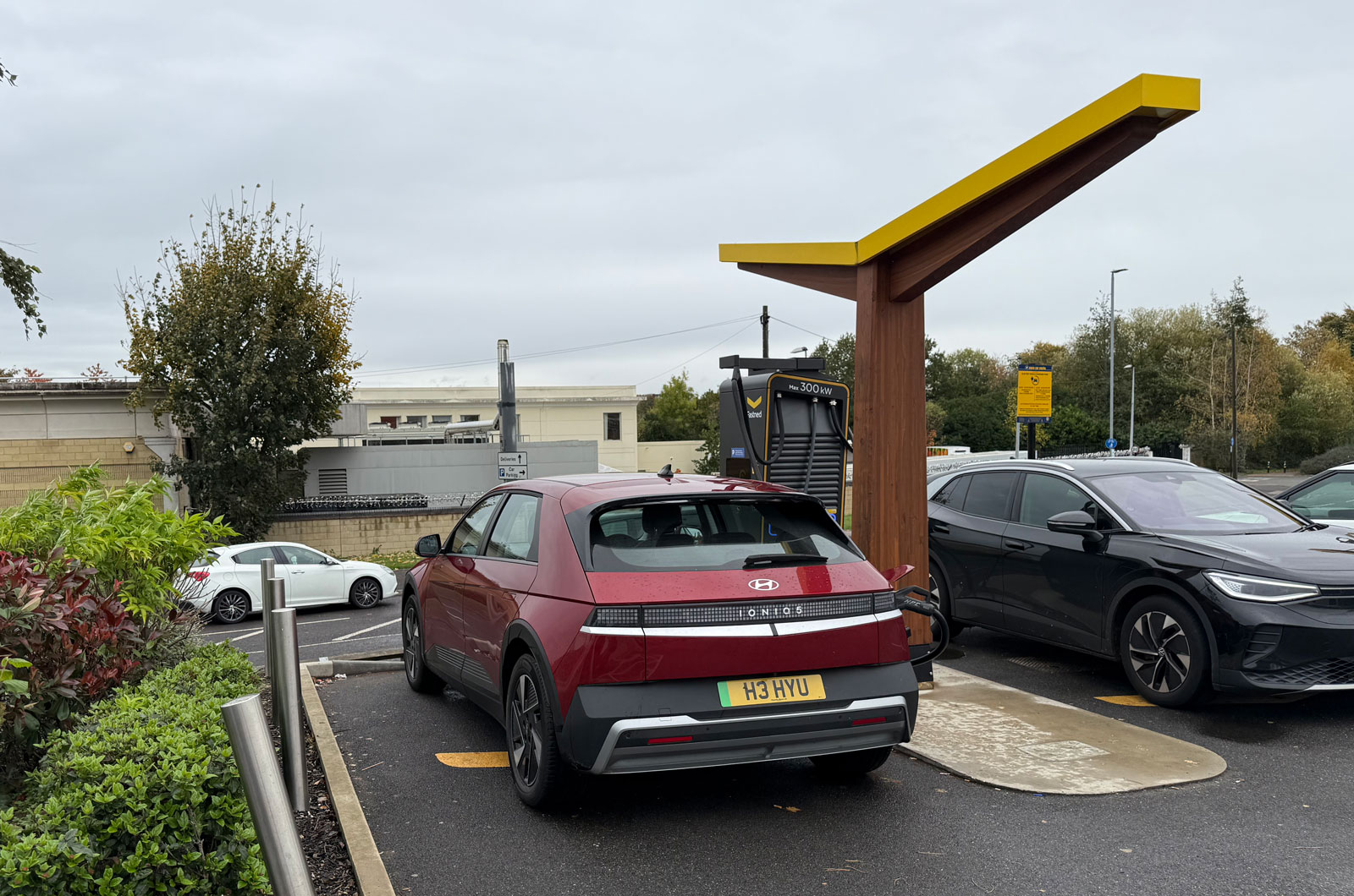 Ioniq-5-at-Fastned-public-EV-charger