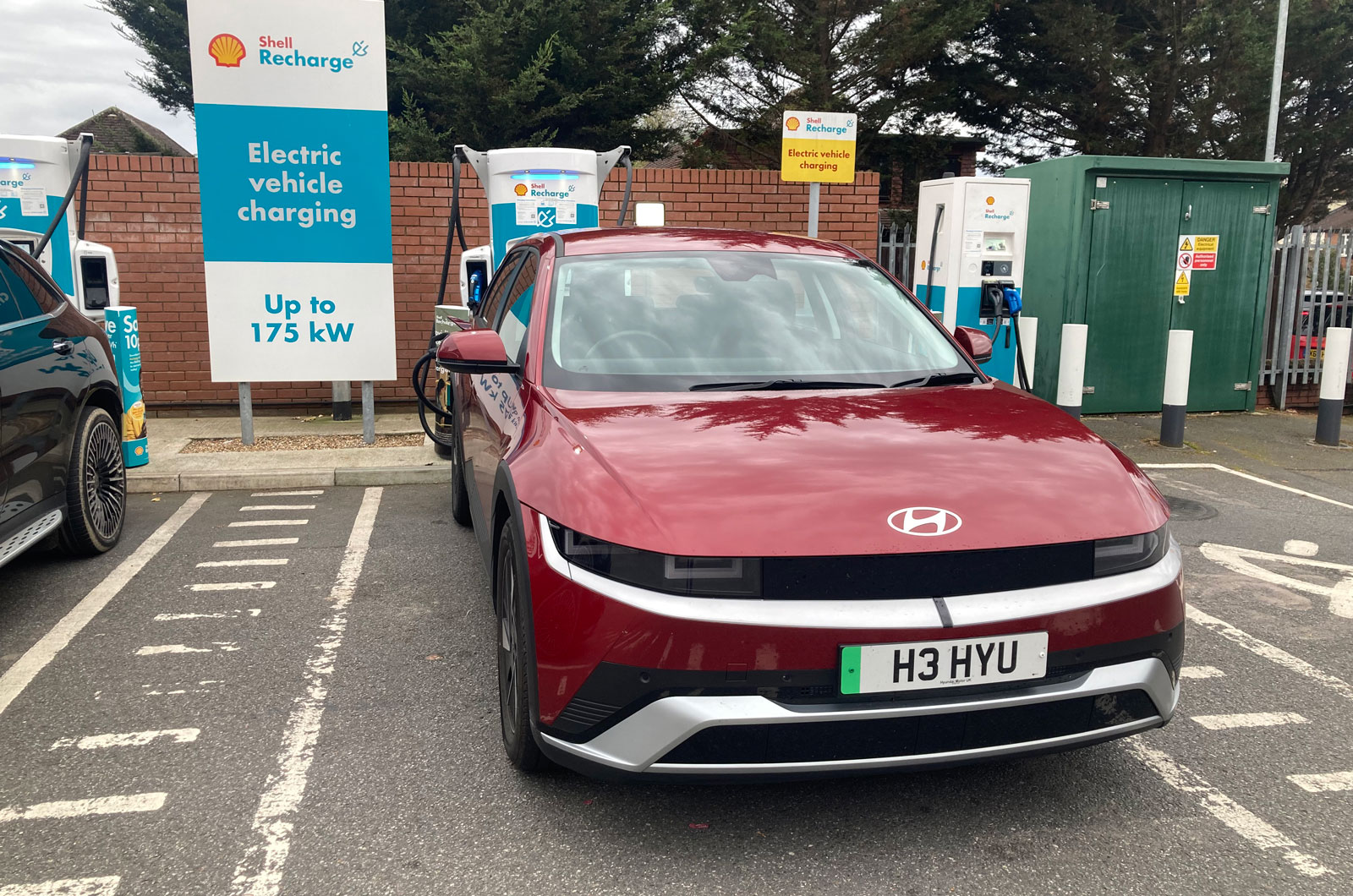 Ioniq-5-at-Shell-Recharge-public-EV-charger