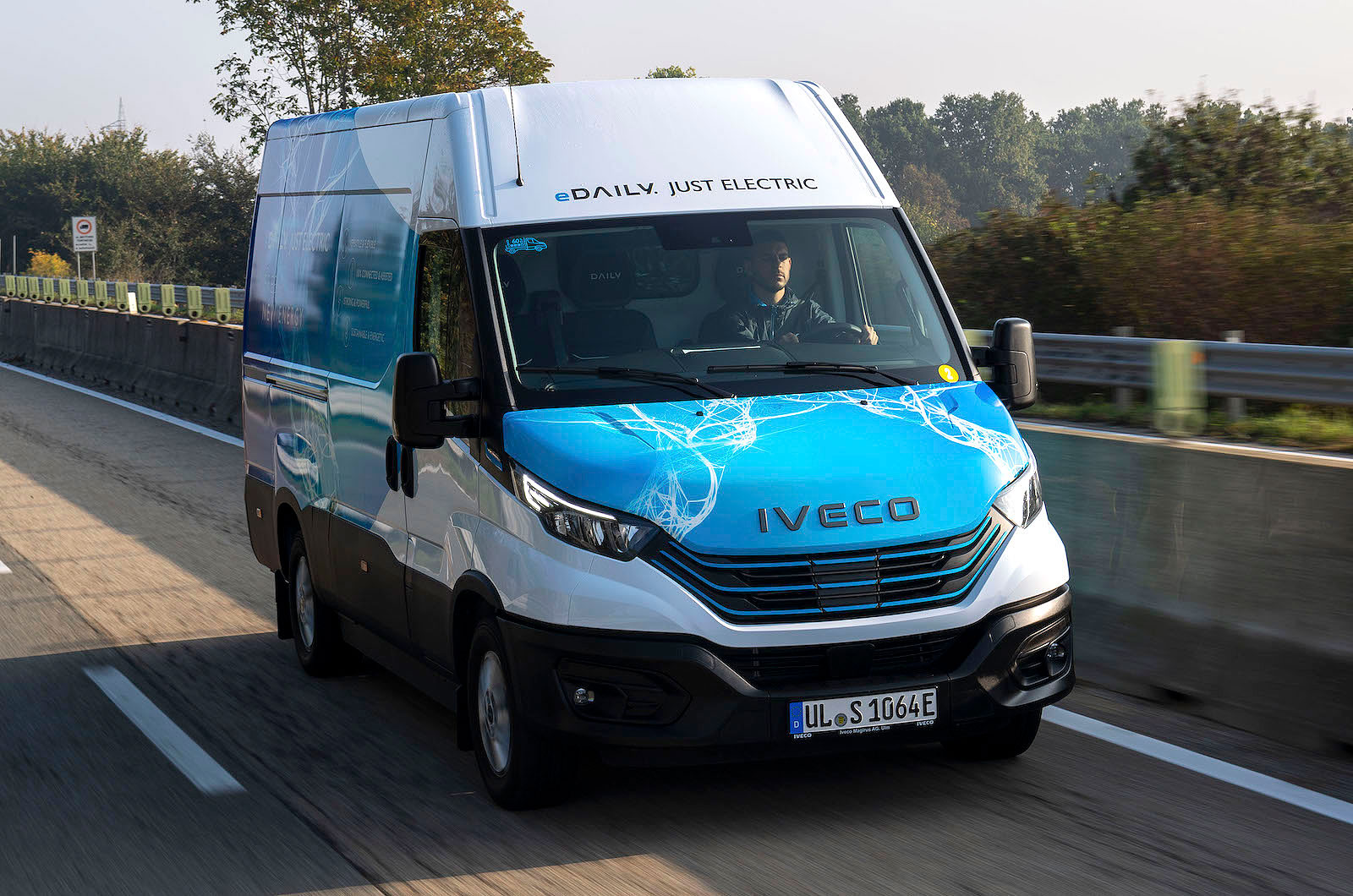 Iveco eDaily front right driving