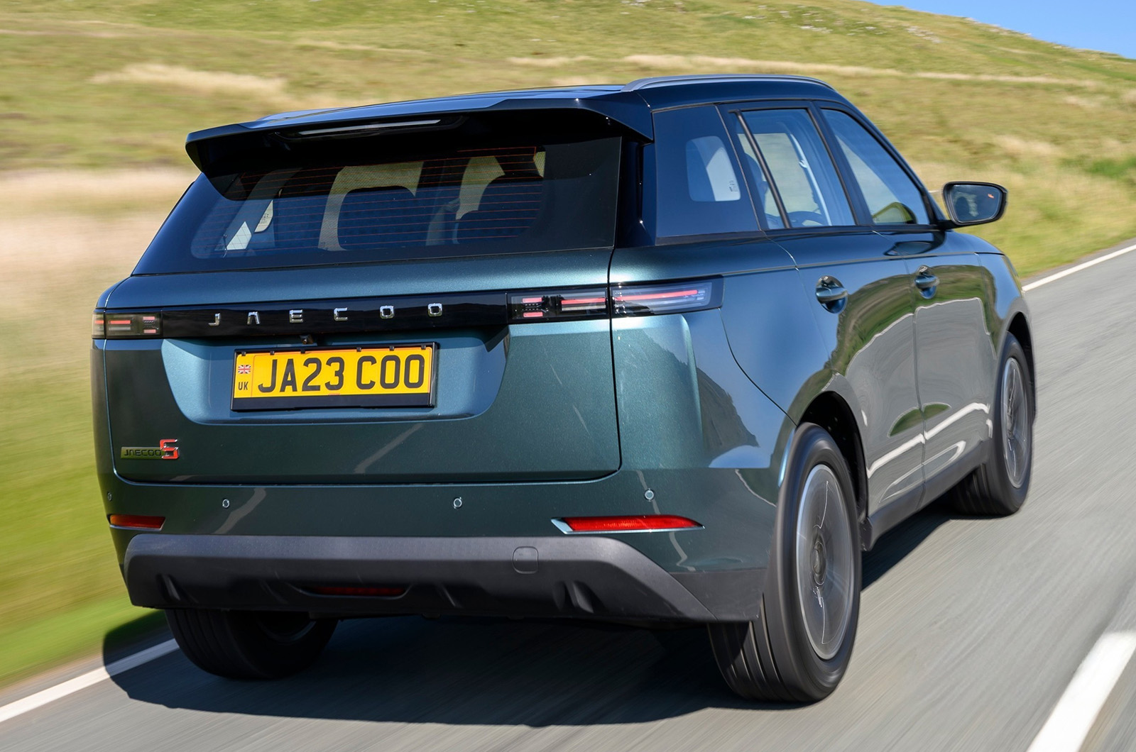 Jaecoo 5 rear right driving