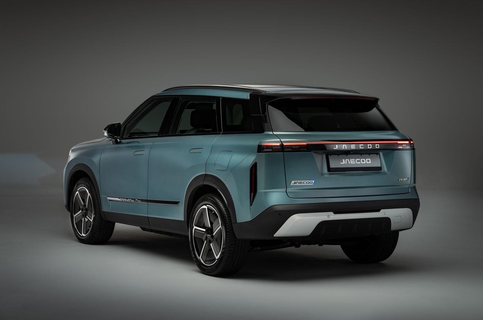 Jaecoo-7-family-suv-back-three-quarters