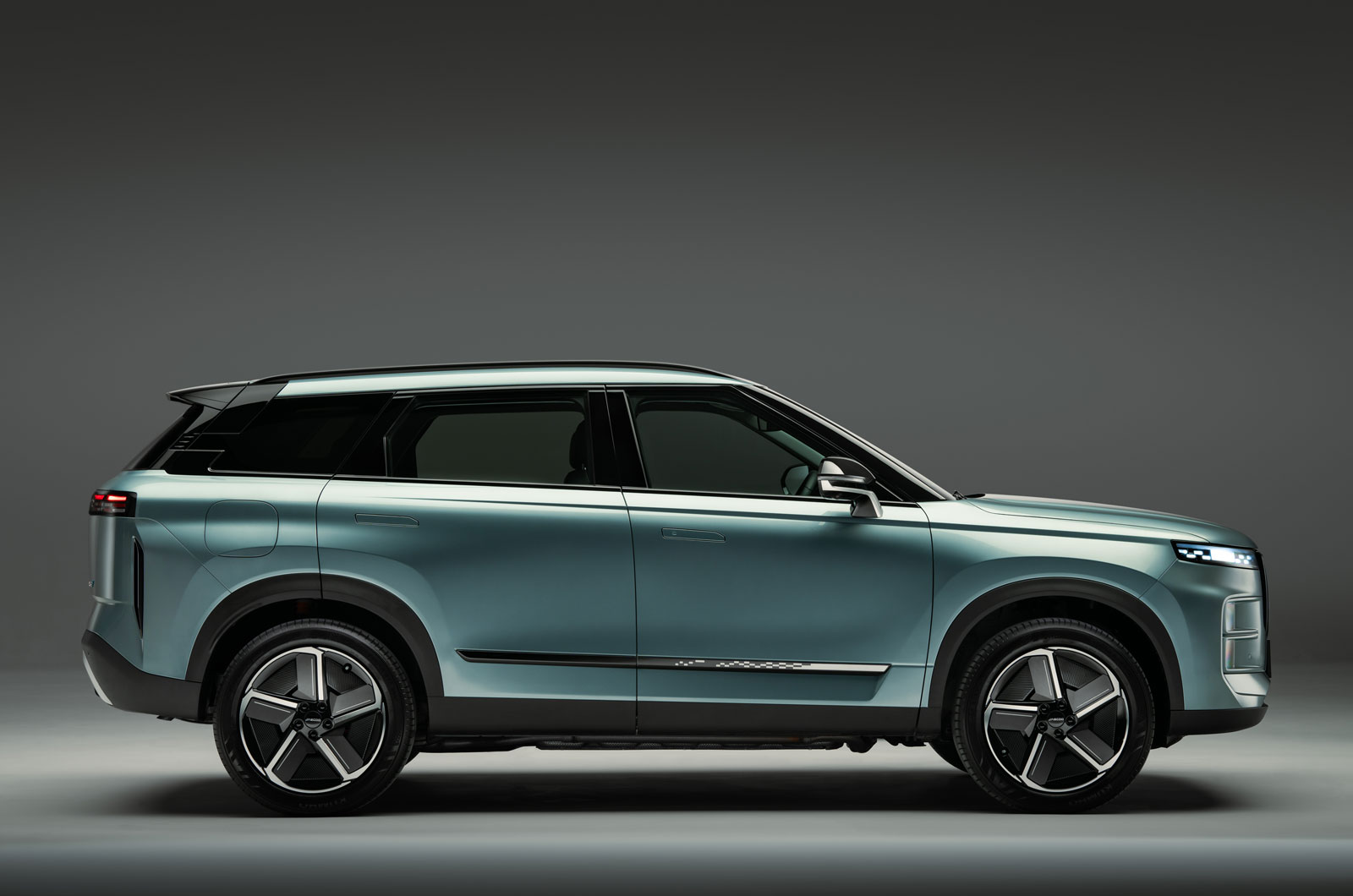 Jaecoo-7-family-suv