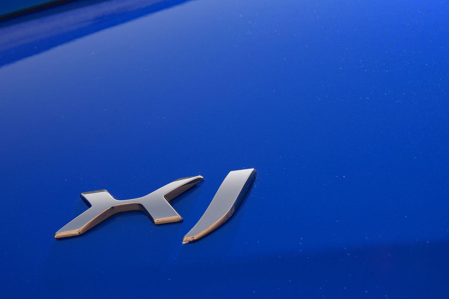 Used Jaguar XJ 2011-2019 badge