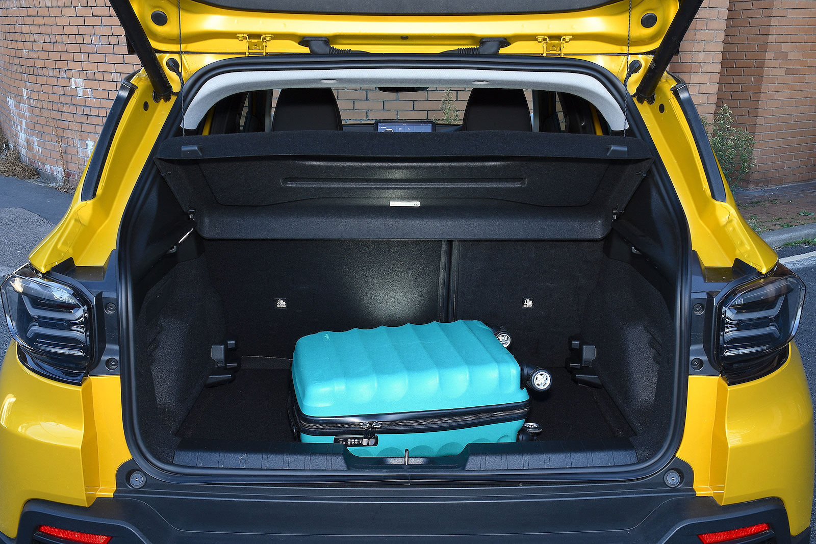 Jeep Avenger boot open