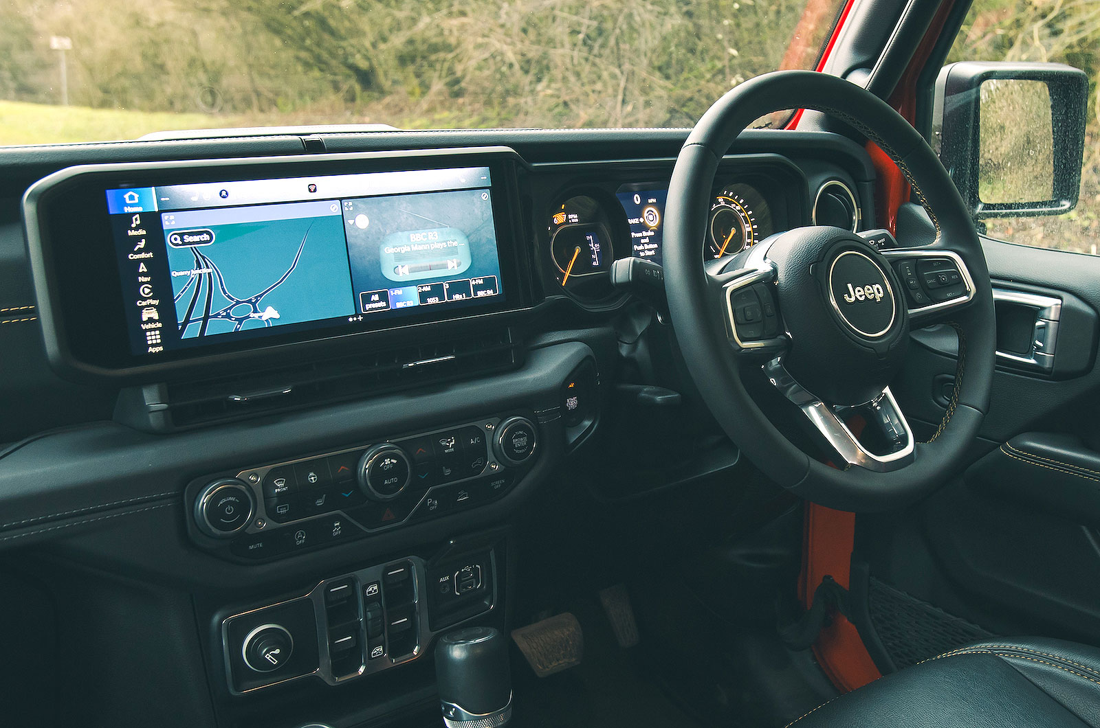 Jeep Wrangler steering wheel and screens