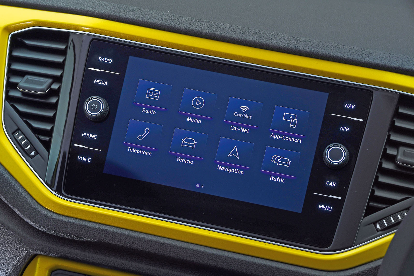 VW T-Roc infotainment