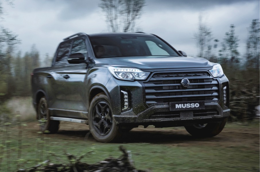 KGM Musso front cornering