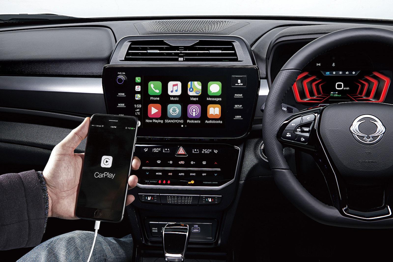 KGM Tivoli infotainment touchscreen