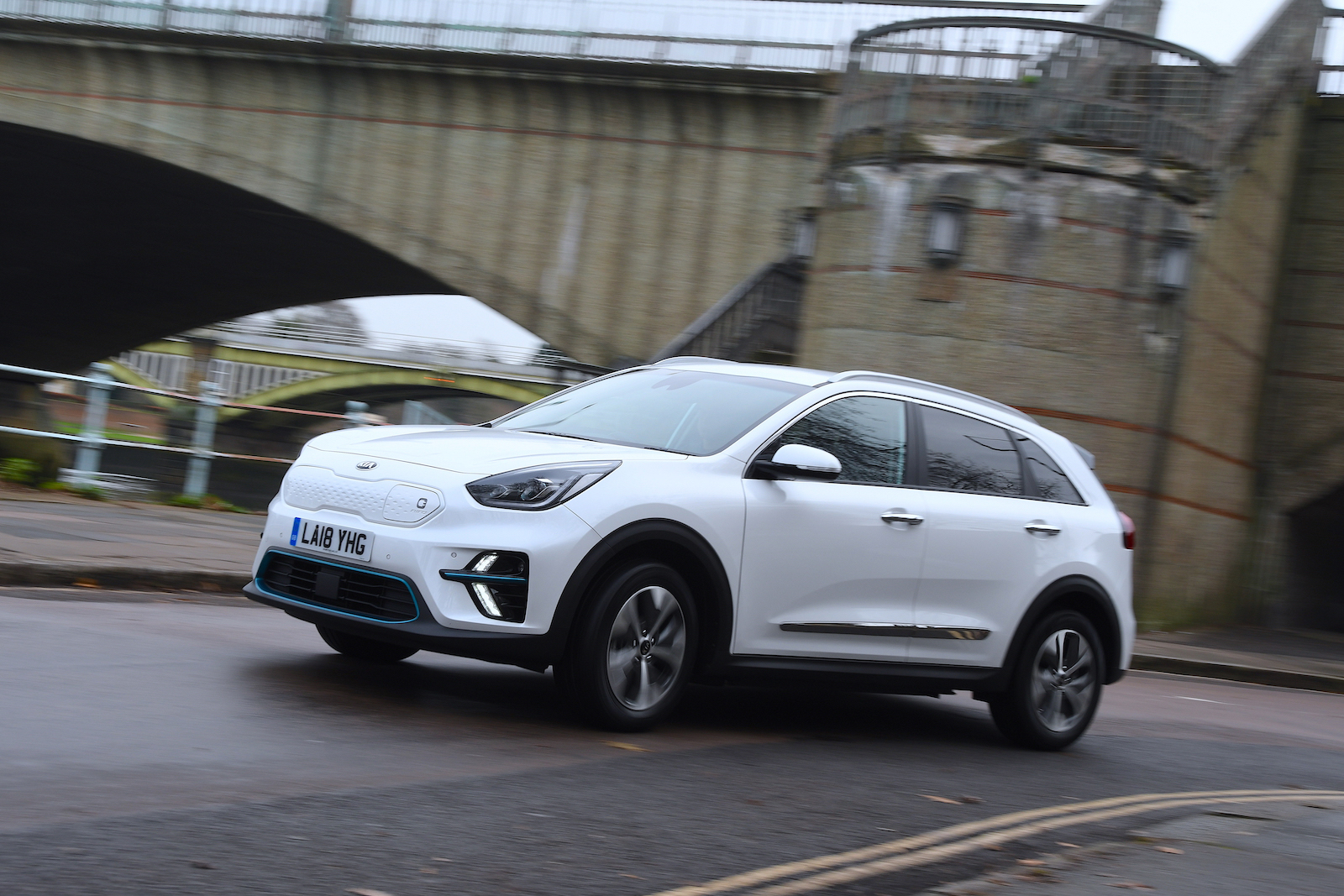 Kia e-Niro front left cornering 2019