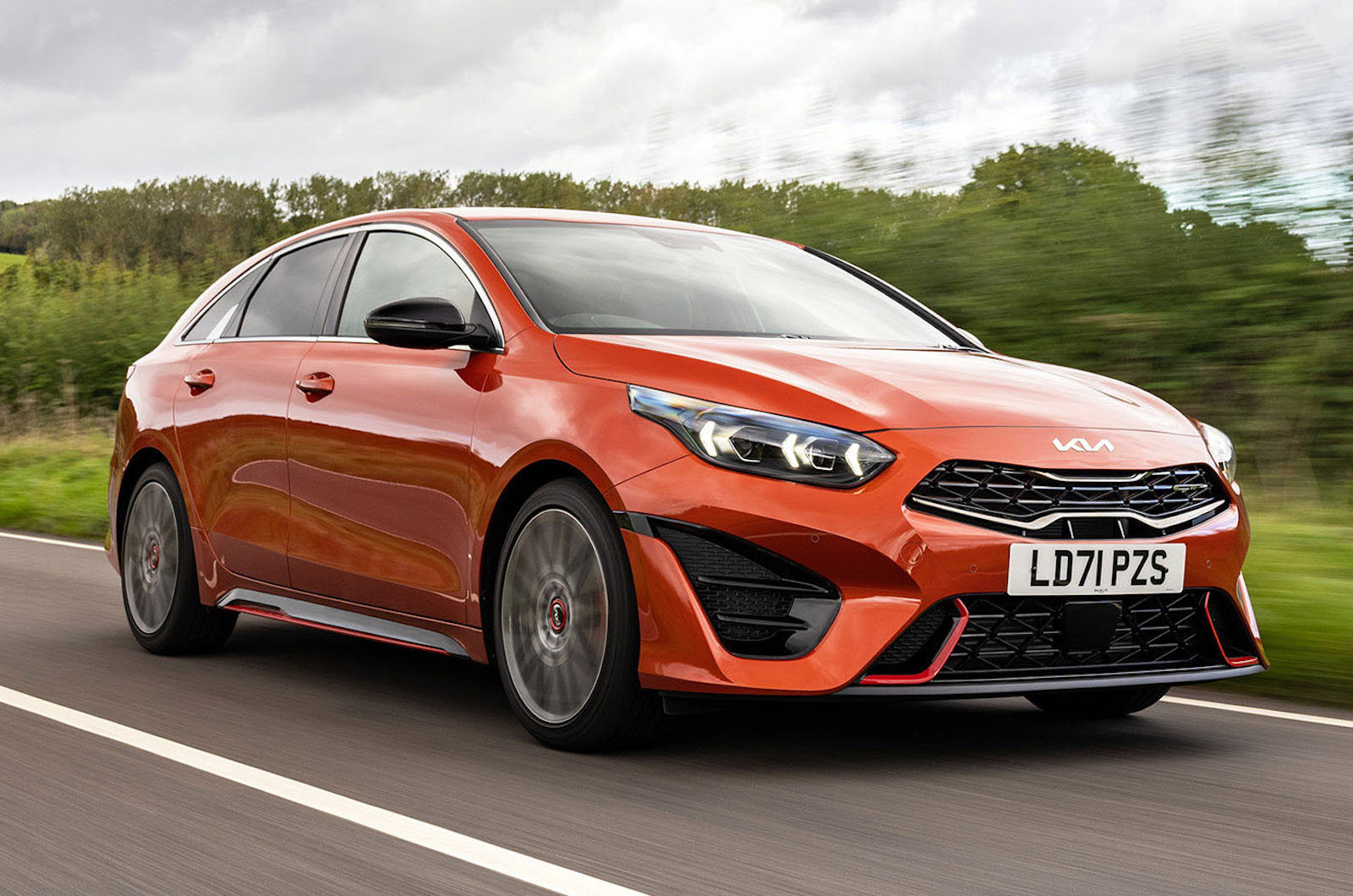 Kia Proceed 2021 front right tracking