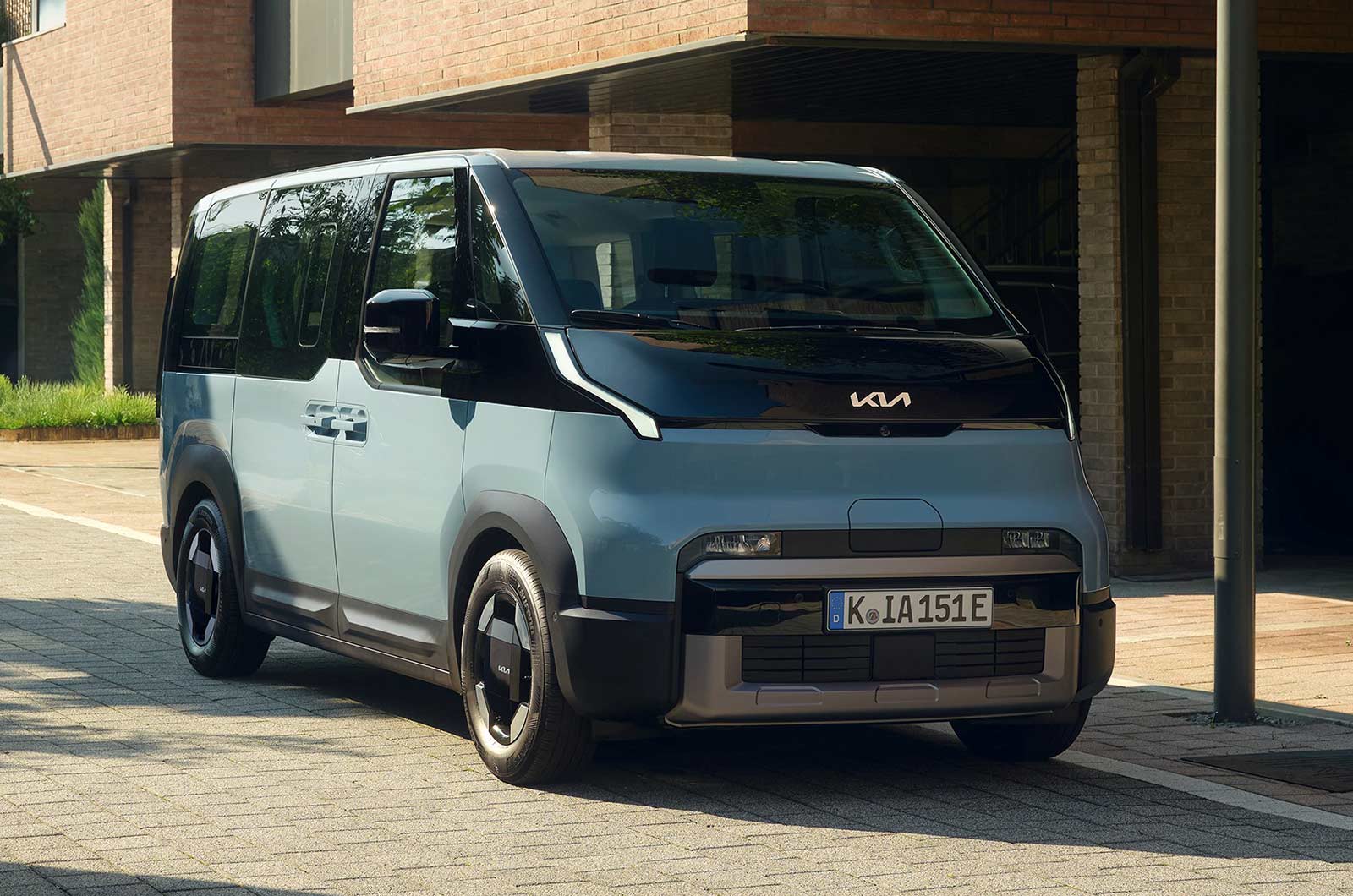Seven-seat Kia PV5 front static