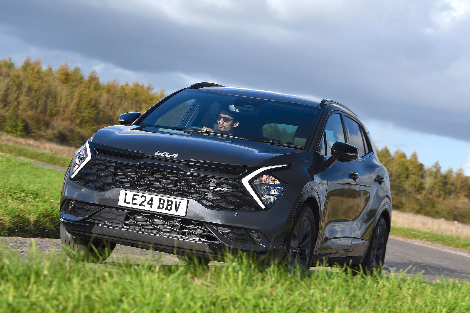 Kia Sportage front cornering