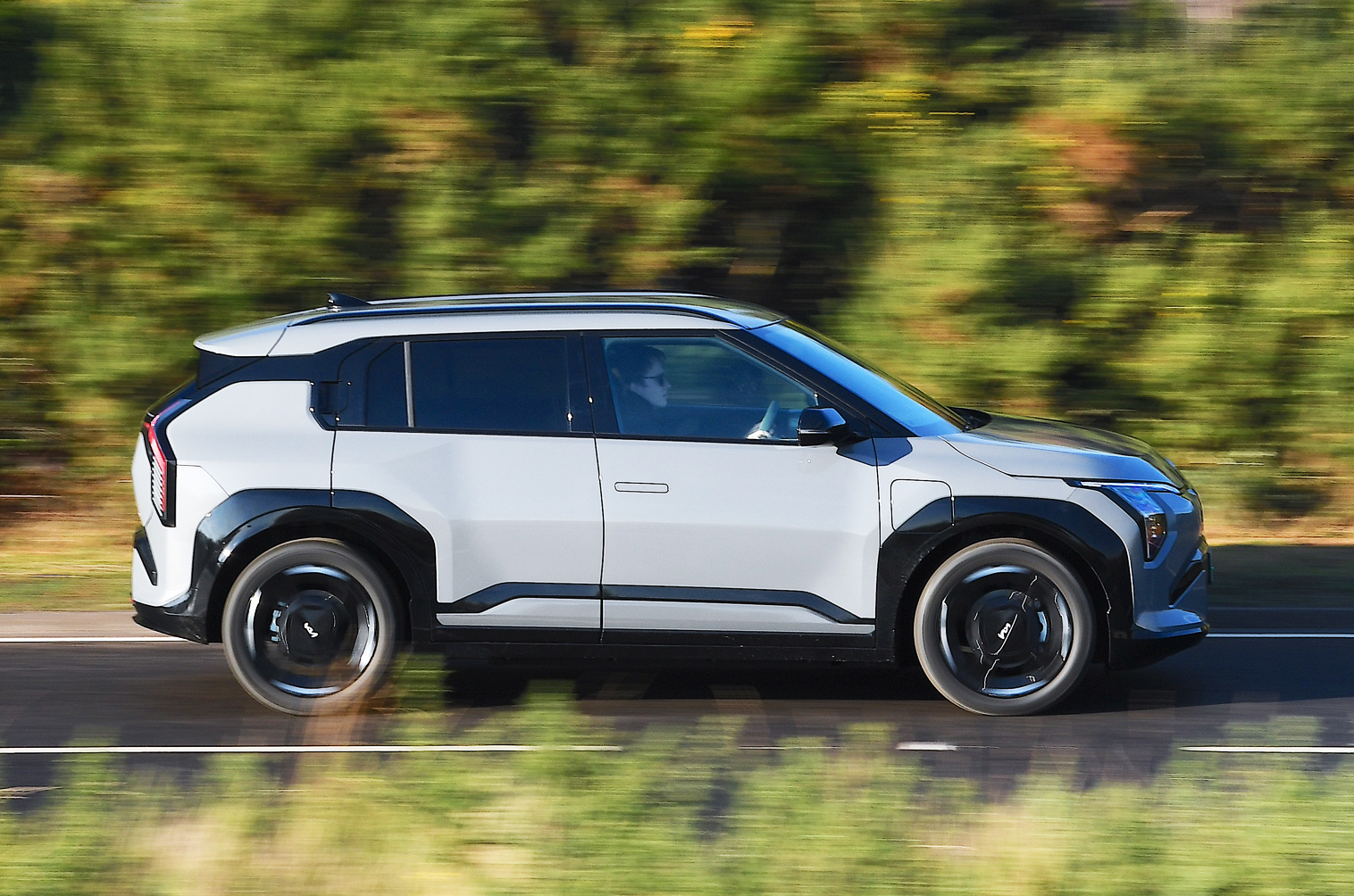 Kia EV3 side driving