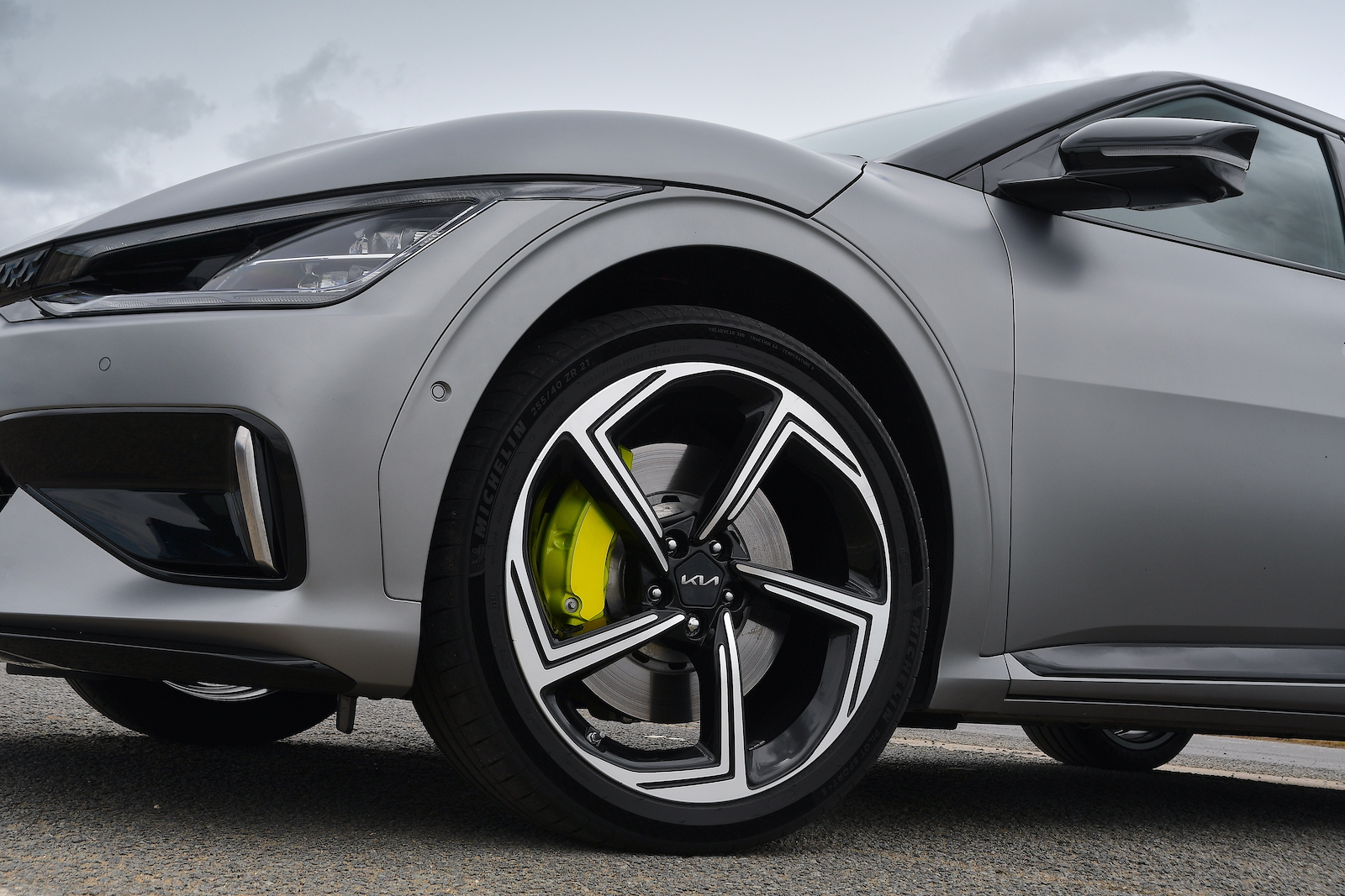 Kia EV6 GT 2022 front detail