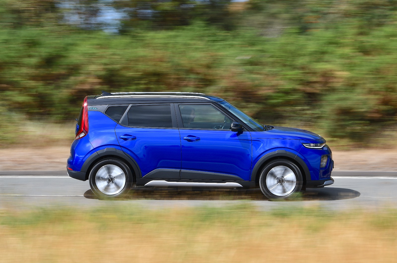 Kia Soul EV panning