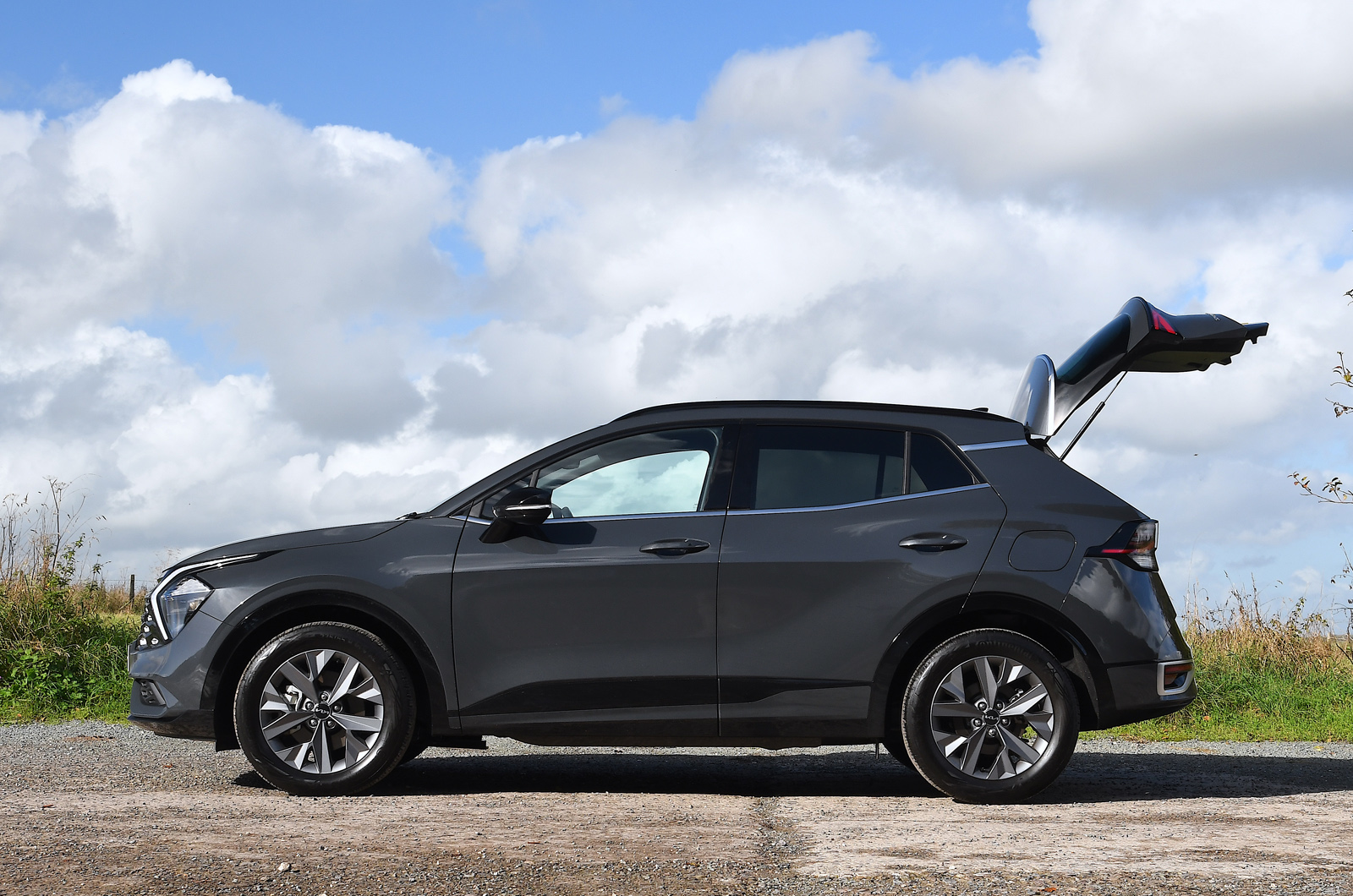 Kia Sportage side with boot open