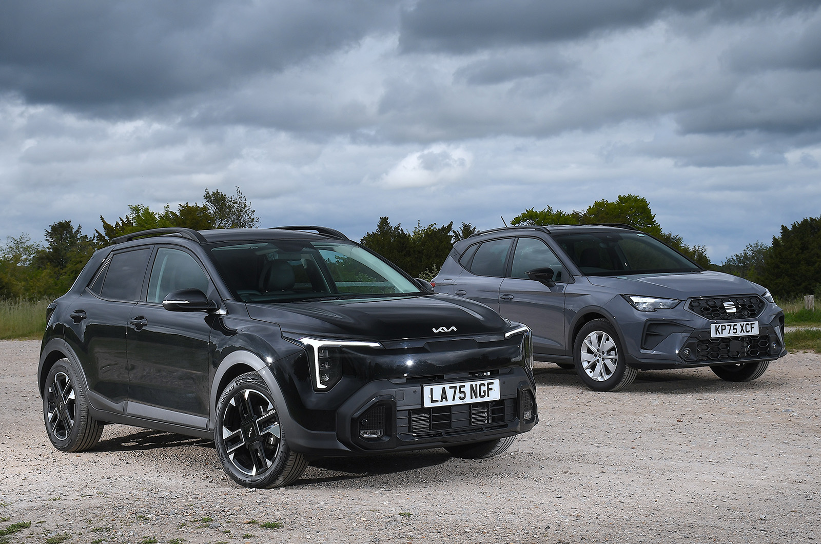 Kia Stonic vs Seat Arona twin static shot