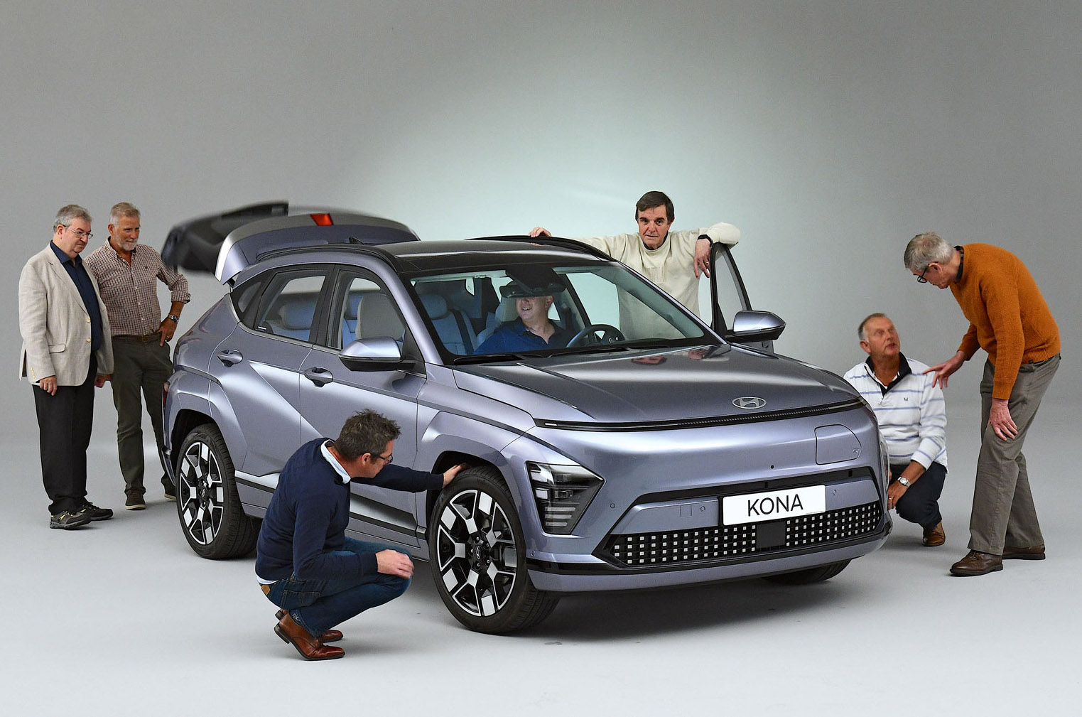 Hyundai Kona reader test team