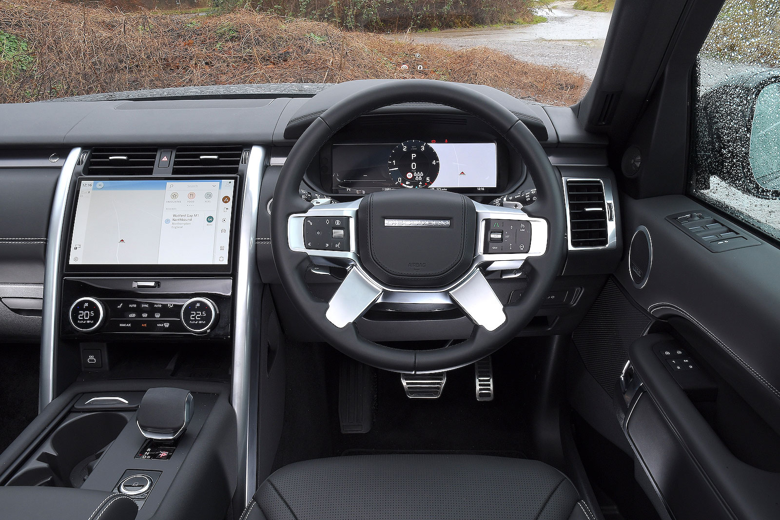 Land Rover Discovery dashboard