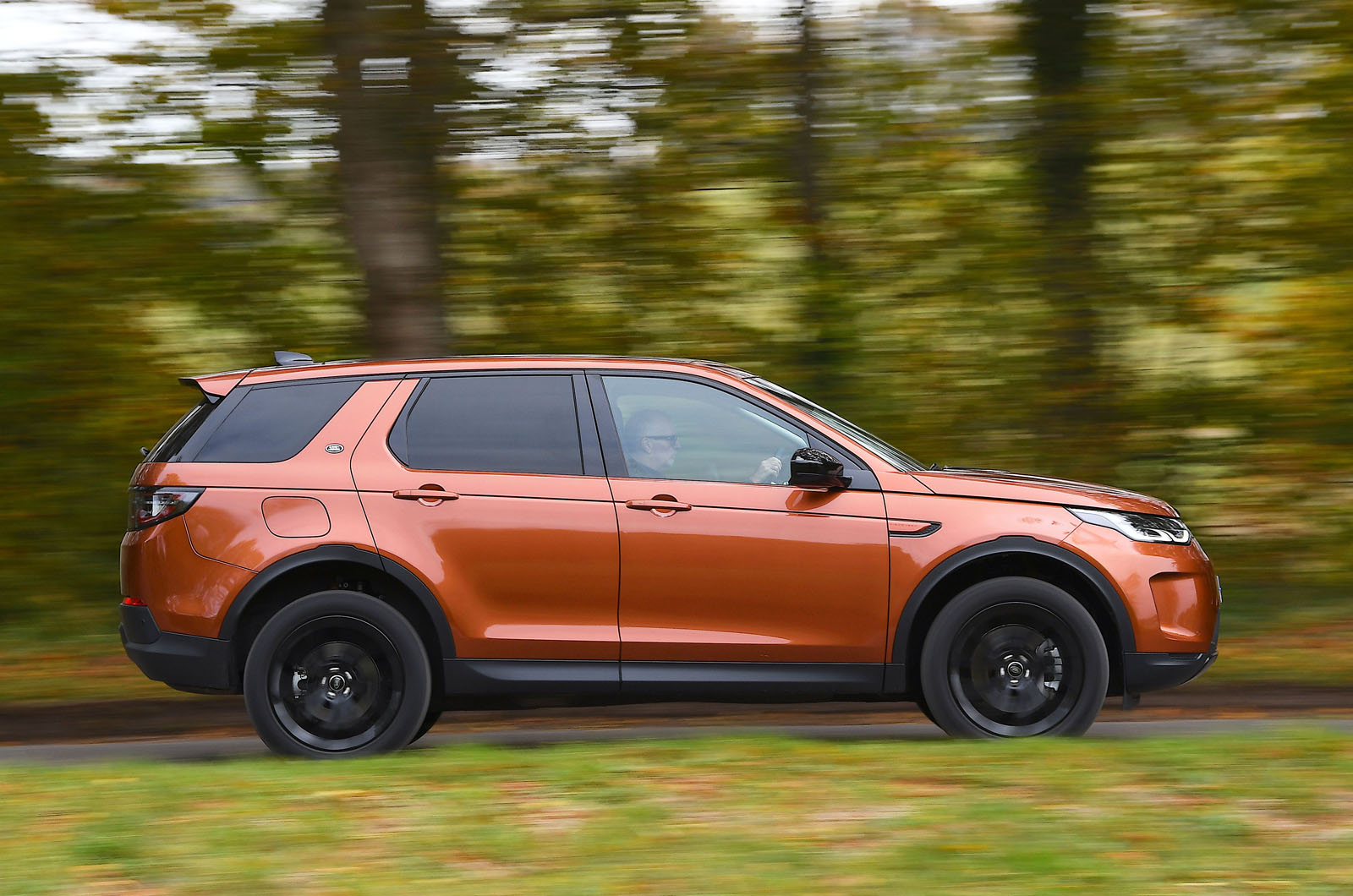 Land Rover Discovery Sport side panning - 69-plate car