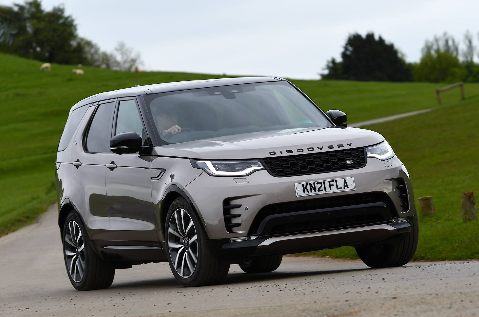 Land Rover Discovery 2021 front