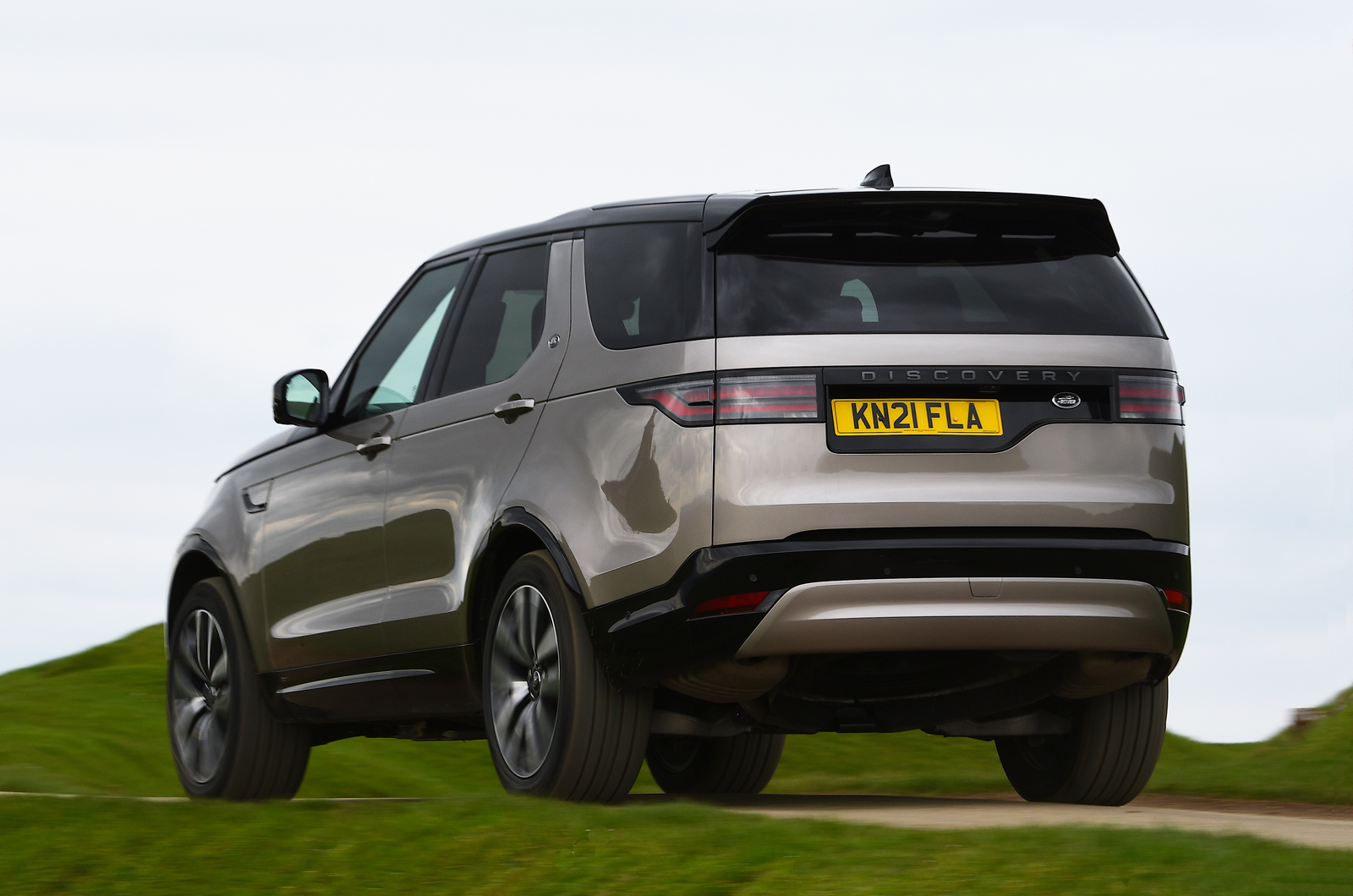 Land Rover Discovery 2021 rear