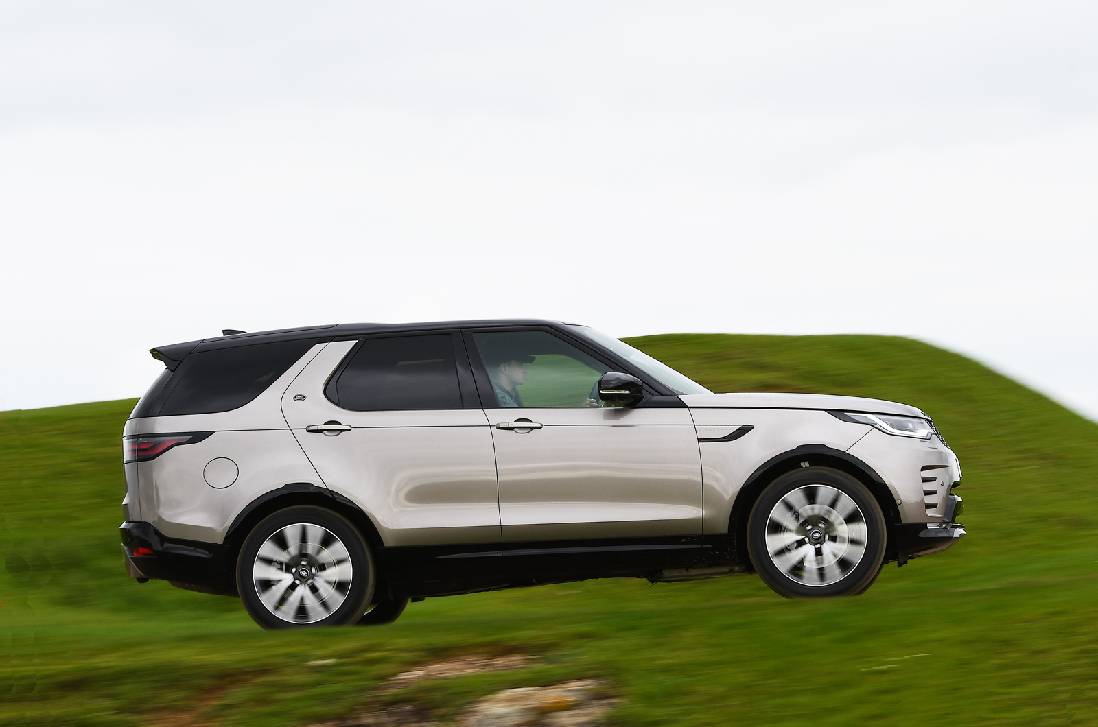 Land Rover Discovery 2021 side