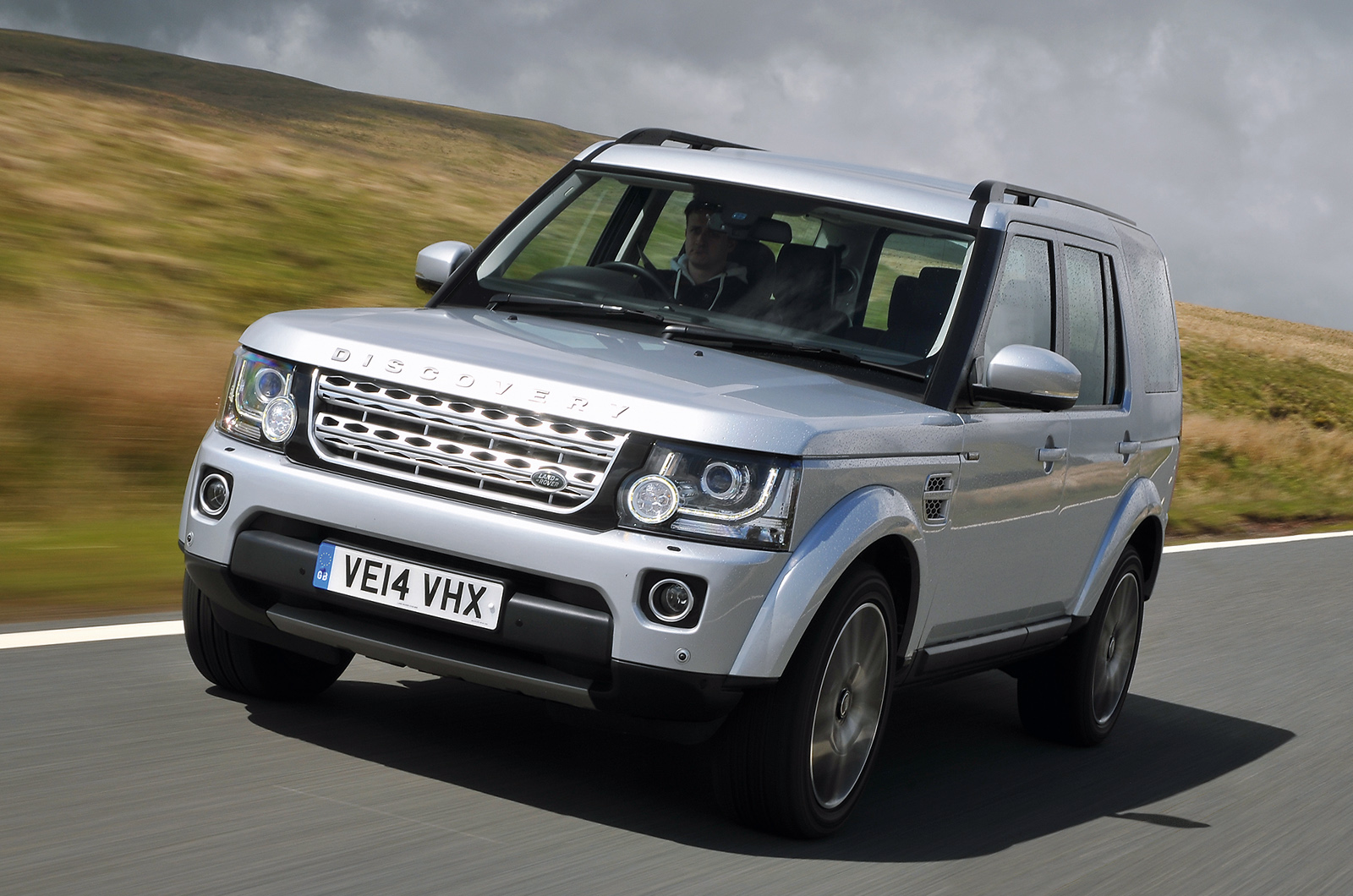 Used Land Rover Discovery front corner