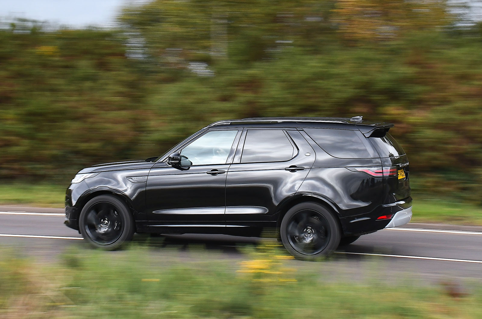 Land Rover Discovery LT side driving in country
