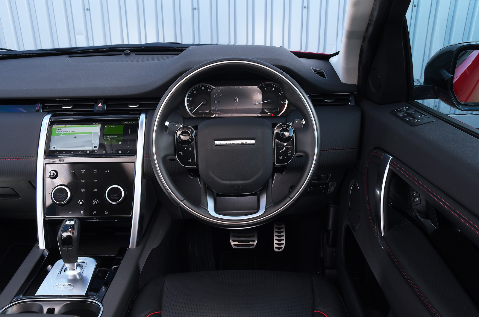 Land Rover Discovery Sport 2021 dashboard