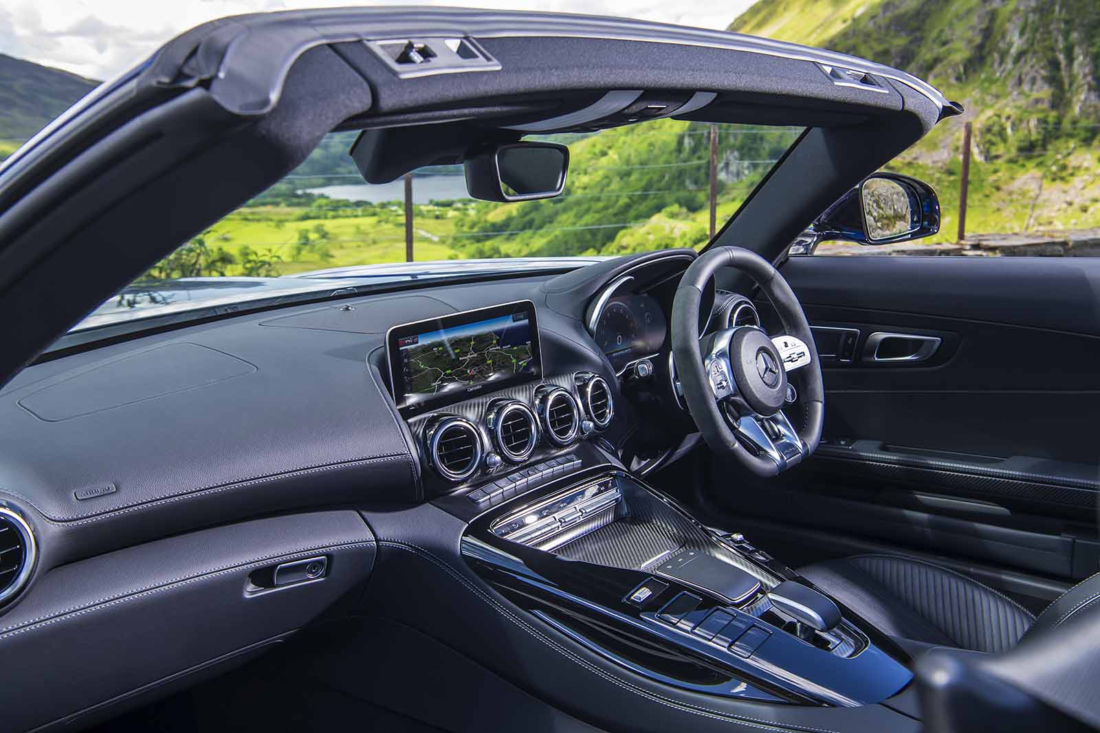 Mercedes-AMG GT Roadster 2019 RHD dashboard