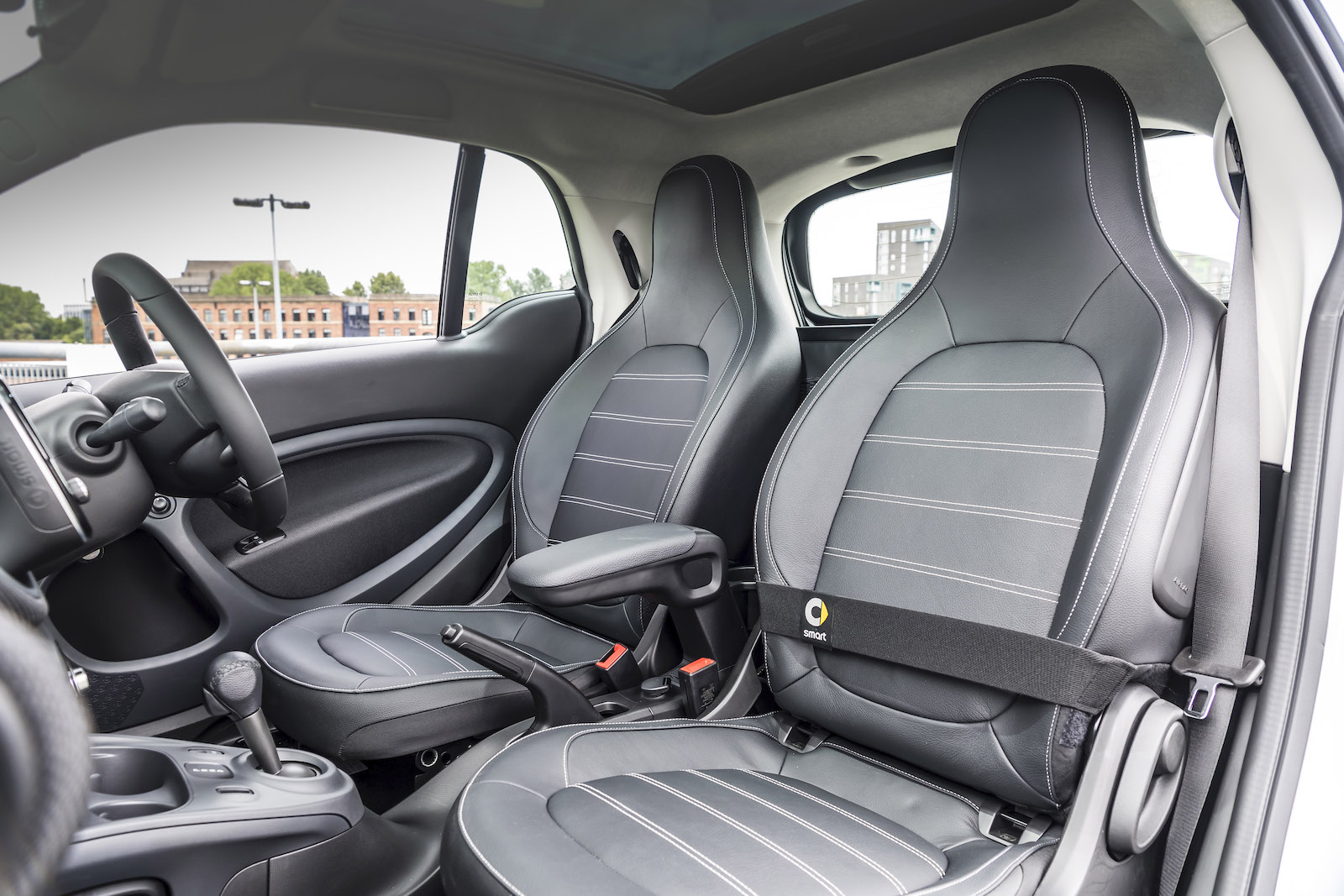 Smart EQ Fortwo 2021 interior front seats