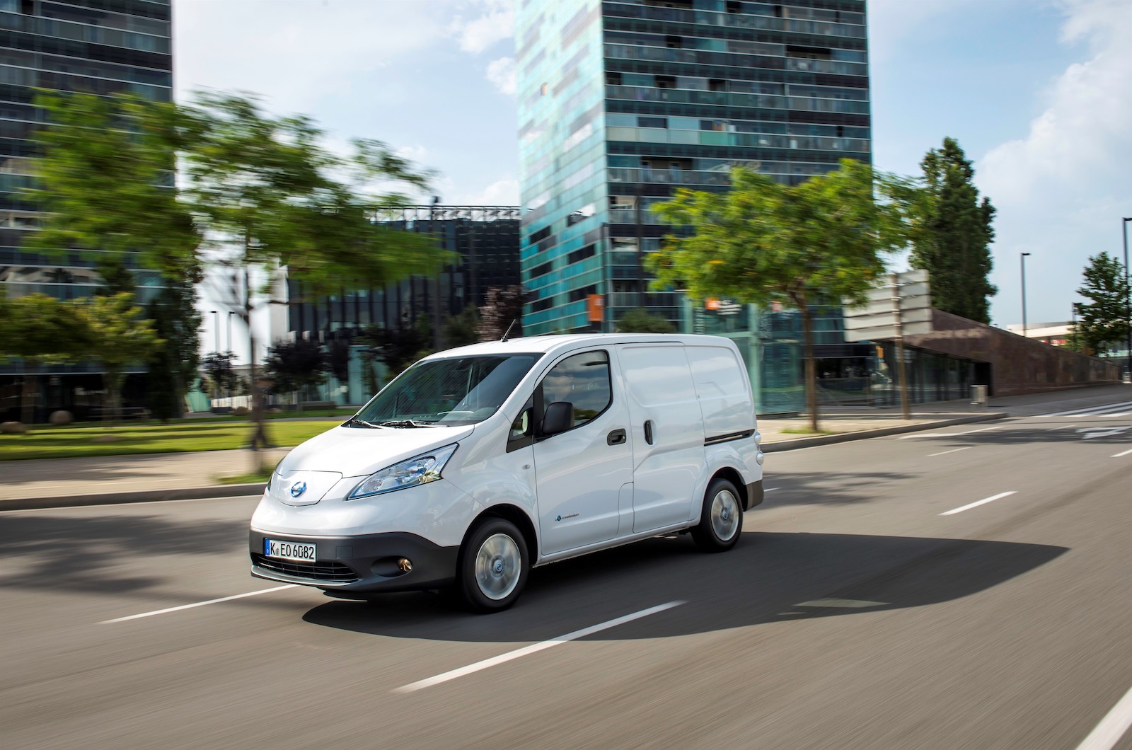 We asked Nissan UK’s experts to respond to the top queries from fleet managers and company car drivers about going electric