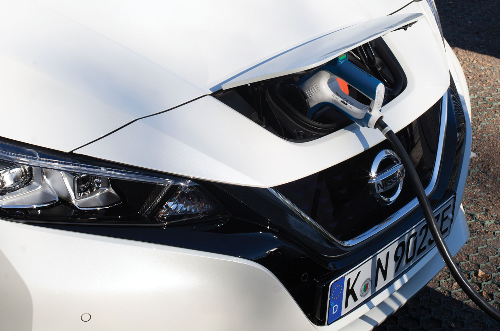 Nissan LEAF charging